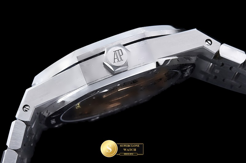Audemars Piguet Ref. 15500 APSF - On-Wrist Presence & Case Thickness View (Photo 15 of 29)