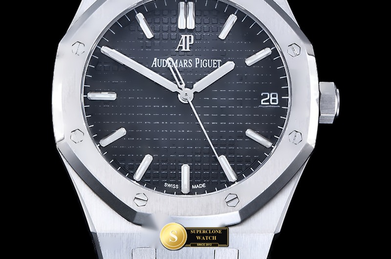 Audemars Piguet Ref. 15500 APSF - Clasp & Solid 904L Bracelet Detail (Photo 3 of 29)