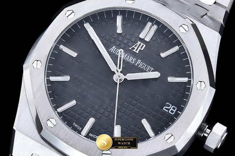 Audemars Piguet Ref. 15500 APSF - Lug-to-Lug & Rehaut Engraving View (Photo 5 of 29)
