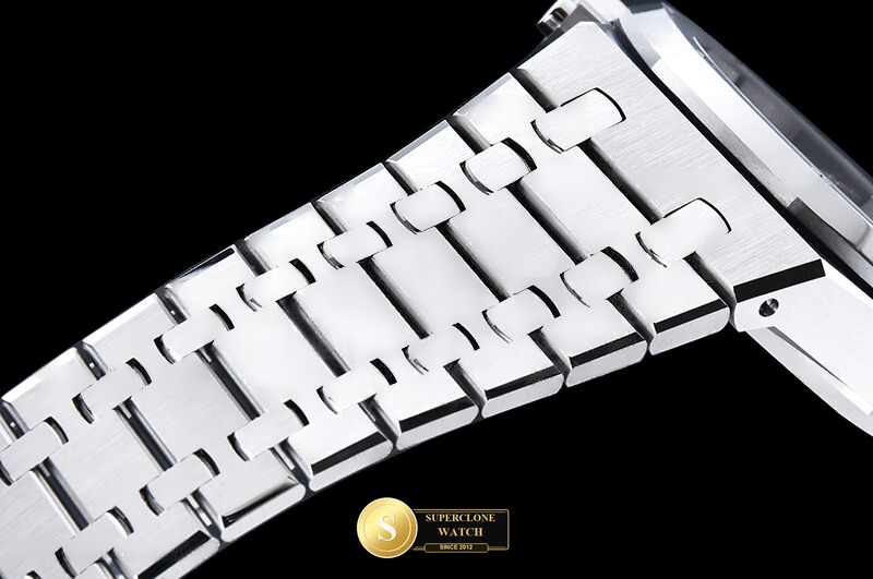 Audemars Piguet Ref. 26240 DDF - Crown Guard & Dial Lume Verification (Photo 14 of 27)
