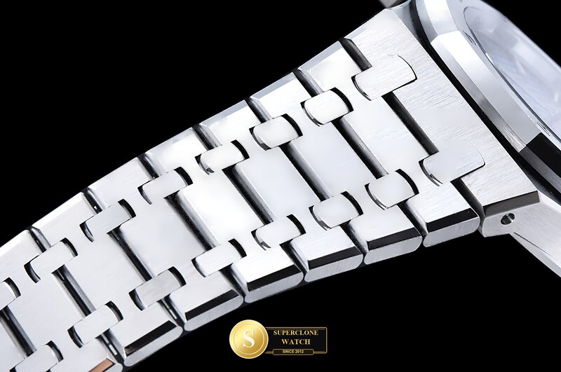 Audemars Piguet Ref. 15510 DDF - Crown Guard & Dial Lume Verification (Photo 14 of 30)