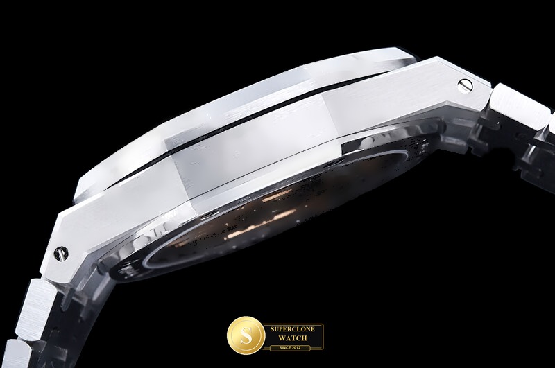 Audemars Piguet Ref. 15510 DDF - On-Wrist Presence & Case Thickness View (Photo 17 of 30)