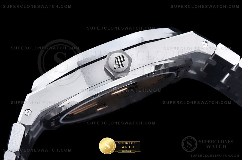 Audemars Piguet Ref. 15510 DDF - On-Wrist Presence & Case Thickness View (Photo 15 of 30)