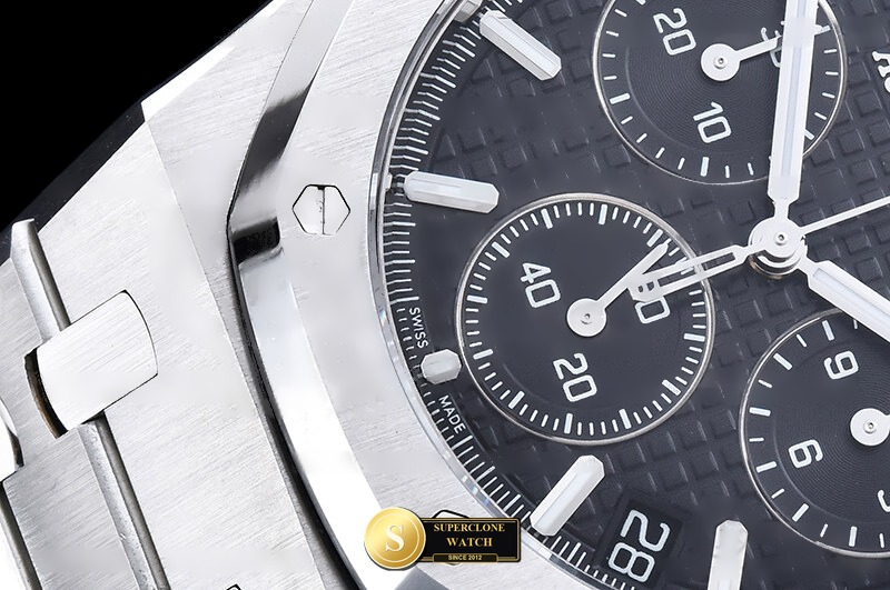 Audemars Piguet Ref. 26240 TOP - On-Wrist Presence & Case Thickness View (Photo 7 of 26)