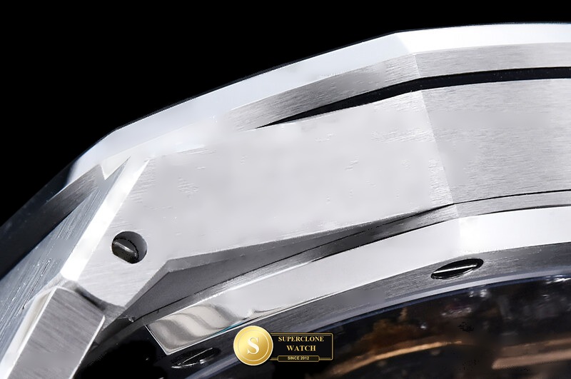 Audemars Piguet Ref. 26240 TOP - On-Wrist Presence & Case Thickness View (Photo 17 of 26)
