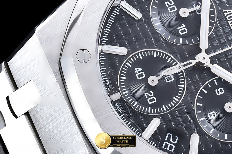 Audemars Piguet Ref. 26240 ZF - On-Wrist Presence & Case Thickness View (Photo 7 of 28)