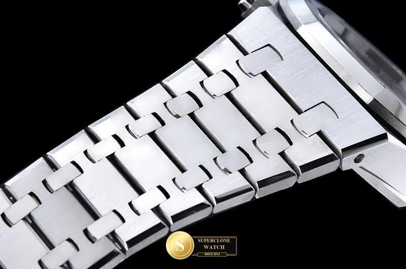 Audemars Piguet Ref. 26240 ZF - Crown Guard & Dial Lume Verification (Photo 14 of 28)