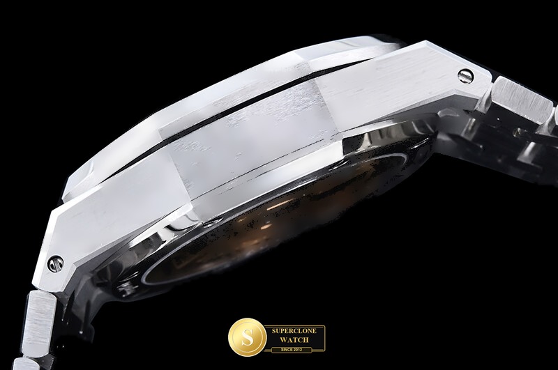 Audemars Piguet Ref. 26240 ZF - Crown Guard & Dial Lume Verification (Photo 16 of 28)