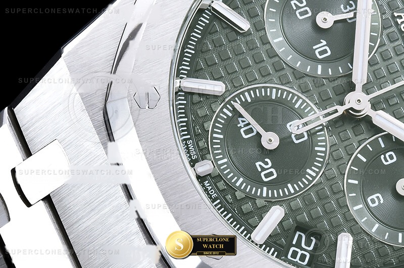 Audemars Piguet Ref. 26240 ZF - On-Wrist Presence & Case Thickness View (Photo 7 of 28)