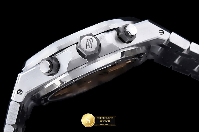 Audemars Piguet Ref. 26240 ZF - On-Wrist Presence & Case Thickness View (Photo 15 of 28)