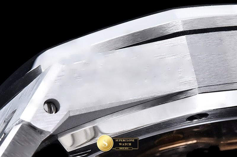 Audemars Piguet Ref. 26240 ZF - On-Wrist Presence & Case Thickness View (Photo 17 of 28)