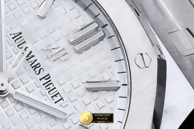 Audemars Piguet Ref. 15500 ZF - Lateral Bezel & Sapphire Crystal Profile (Photo 6 of 33)