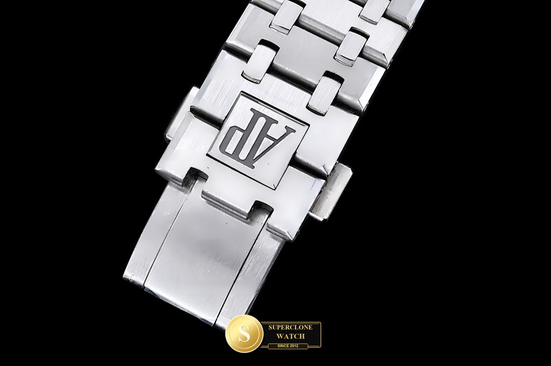 Audemars Piguet Ref. 15500 ZF - On-Wrist Presence & Case Thickness View (Photo 11 of 33)