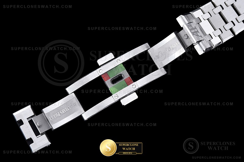 Audemars Piguet Ref. 15500 ZF - Crown Guard & Dial Lume Verification (Photo 12 of 33)