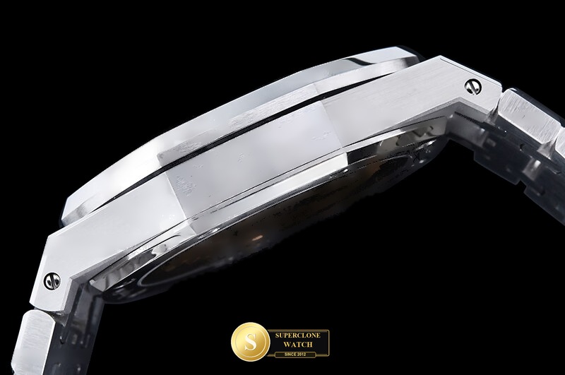 Audemars Piguet Ref. 15500 ZF - Crown Guard & Dial Lume Verification (Photo 18 of 33)