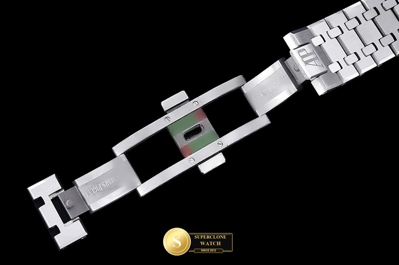 Audemars Piguet Ref. 15500 OCTA - Crown Guard & Dial Lume Verification (Photo 12 of 29)
