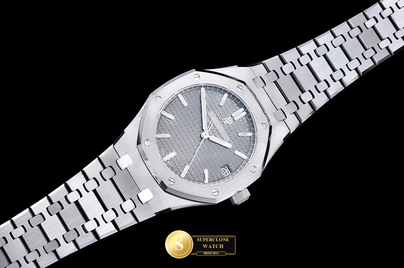 Audemars Piguet Ref. 15500 OCTA - Exhibition Caseback & Cloned Calibre Movement (Photo 4 of 29)