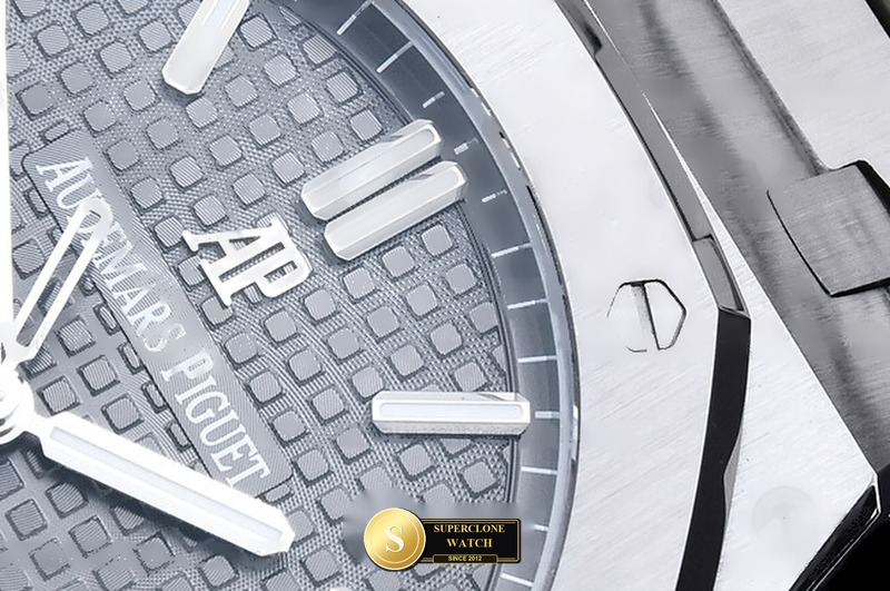 Audemars Piguet Ref. 15500 OCTA - Lateral Bezel & Sapphire Crystal Profile (Photo 6 of 29)