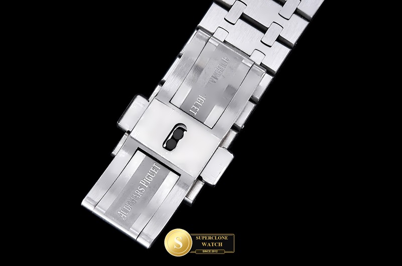 Audemars Piguet Ref. 15500 OCTA - On-Wrist Presence & Case Thickness View (Photo 13 of 29)