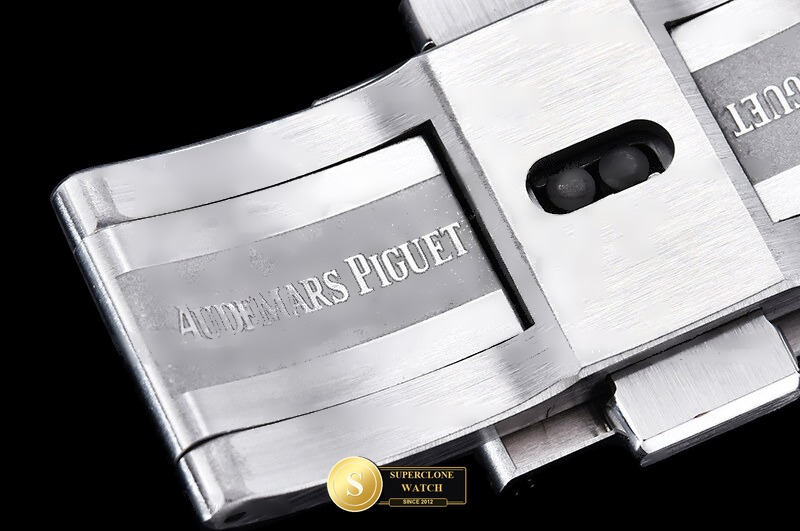 Audemars Piguet Ref. 15500 OCTA - Crown Guard & Dial Lume Verification (Photo 14 of 29)