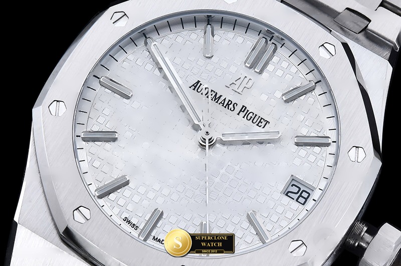 Audemars Piguet Ref. 15500 OCTA - Lug-to-Lug & Rehaut Engraving View (Photo 5 of 29)