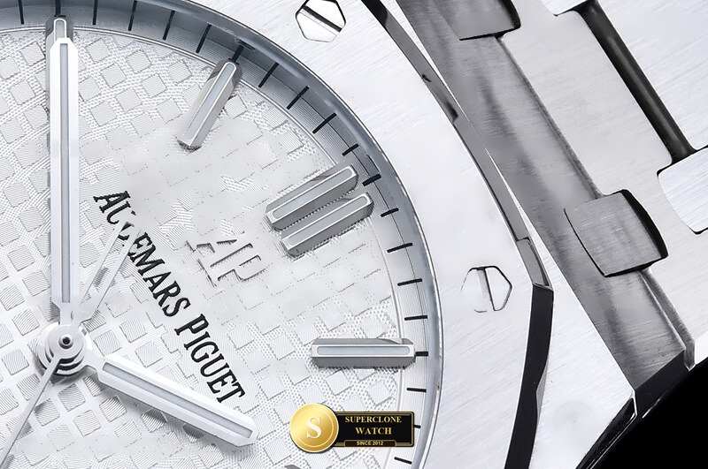 Audemars Piguet Ref. 15500 OCTA - Lateral Bezel & Sapphire Crystal Profile (Photo 6 of 29)