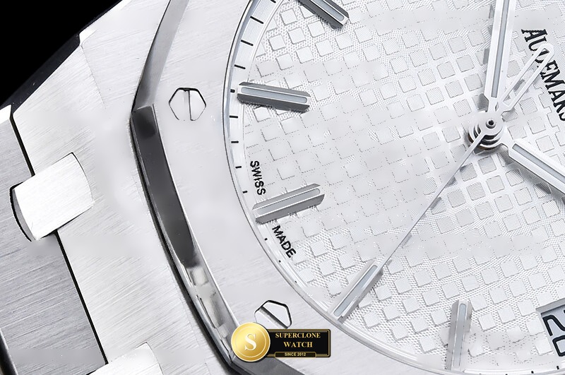 Audemars Piguet Ref. 15500 OCTA - On-Wrist Presence & Case Thickness View (Photo 7 of 29)