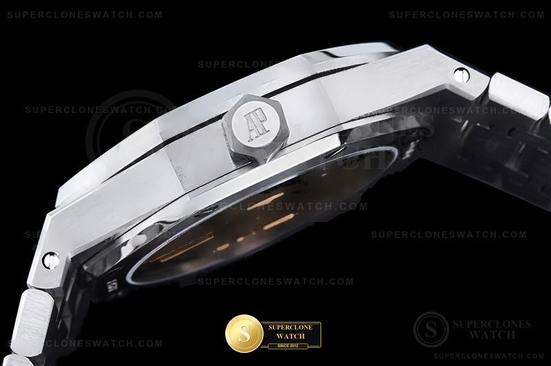 Audemars Piguet Ref. 15500 OCTA - Crown Guard & Dial Lume Verification (Photo 16 of 29)