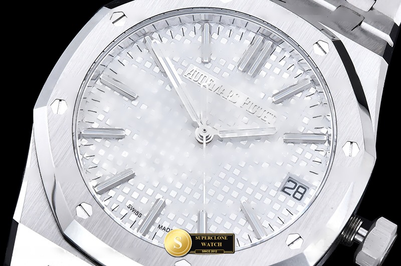 Audemars Piguet Ref. 15510 OCTA - Lug-to-Lug & Rehaut Engraving View (Photo 5 of 23)