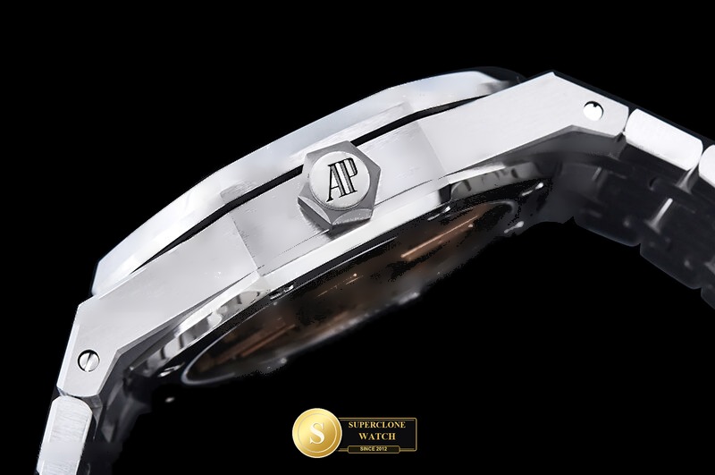 Audemars Piguet Ref. 15510 OCTA - Crown Guard & Dial Lume Verification (Photo 12 of 23)