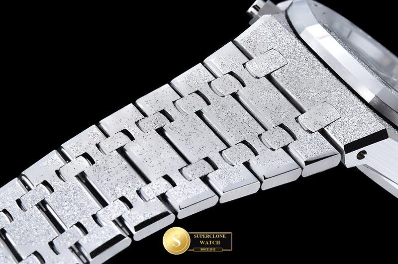 Audemars Piguet Ref. 26240 DDF - Crown Guard & Dial Lume Verification (Photo 14 of 27)