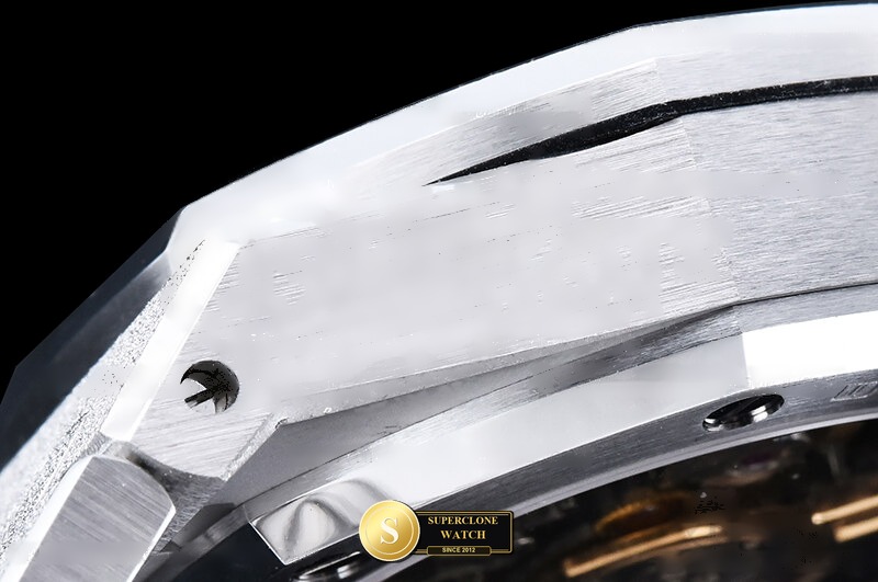 Audemars Piguet Ref. 26240 DDF - Crown Guard & Dial Lume Verification (Photo 18 of 27)