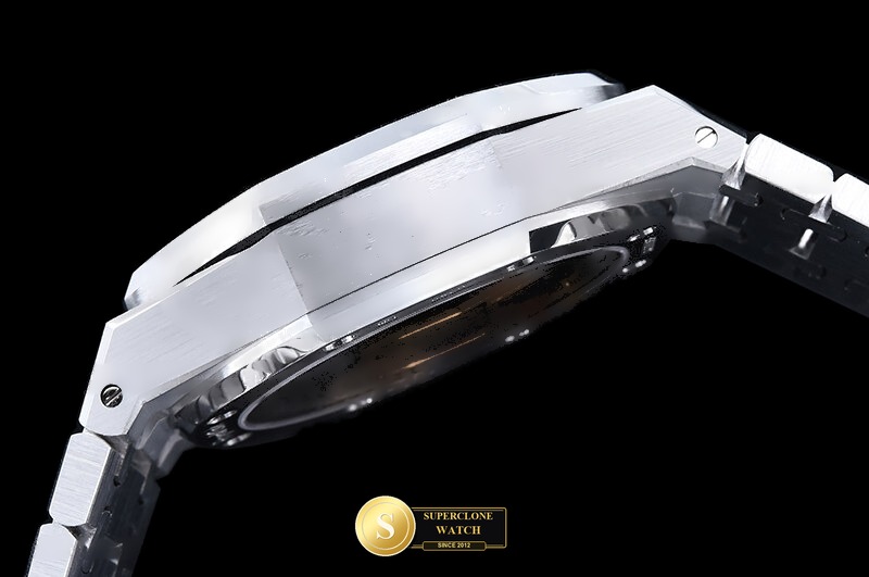 Audemars Piguet Ref. 26240 DDF - On-Wrist Presence & Case Thickness View (Photo 17 of 27)