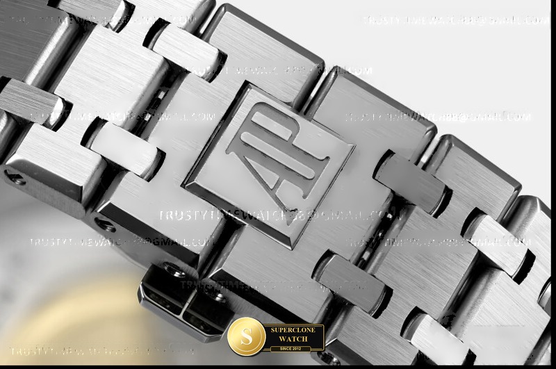 Audemars Piguet Ref. AP0975A ZF - On-Wrist Presence & Case Thickness View (Photo 9 of 9)