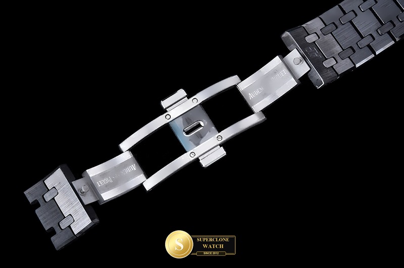 Audemars Piguet Ref. AP0982 ZF - On-Wrist Presence & Case Thickness View (Photo 11 of 30)