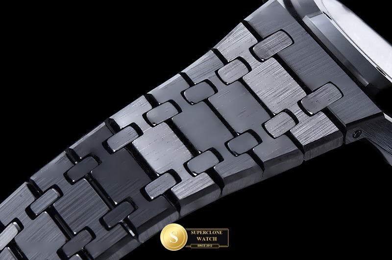Audemars Piguet Ref. AP0982 ZF - On-Wrist Presence & Case Thickness View (Photo 15 of 30)