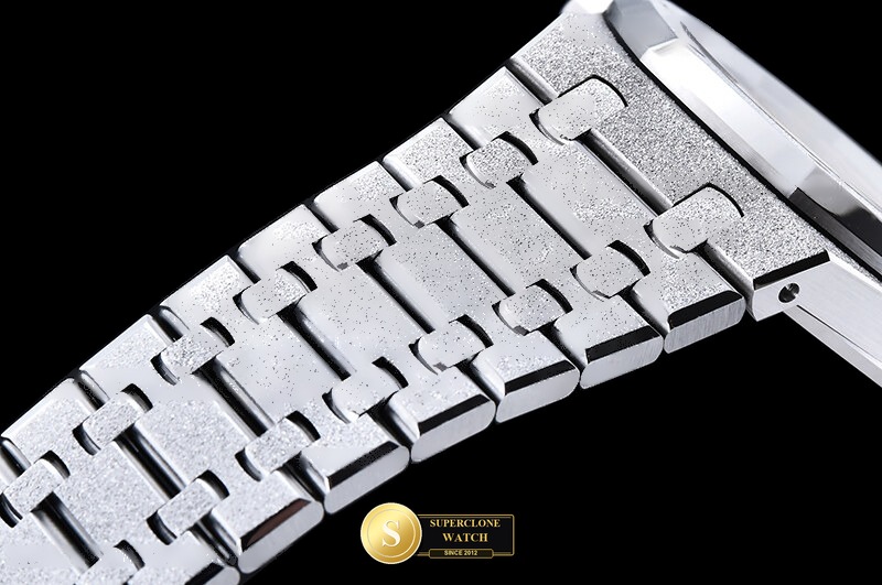 Audemars Piguet Ref. 15500 OCTA - Crown Guard & Dial Lume Verification (Photo 14 of 28)