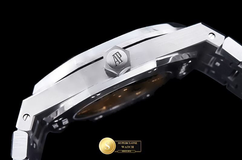 Audemars Piguet Ref. 15500 OCTA - On-Wrist Presence & Case Thickness View (Photo 15 of 28)