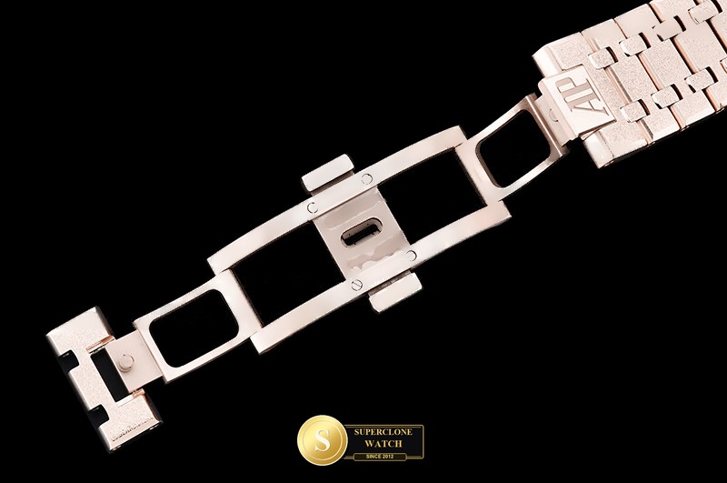 Audemars Piguet Ref. AP0929A ZF - On-Wrist Presence & Case Thickness View (Photo 11 of 28)