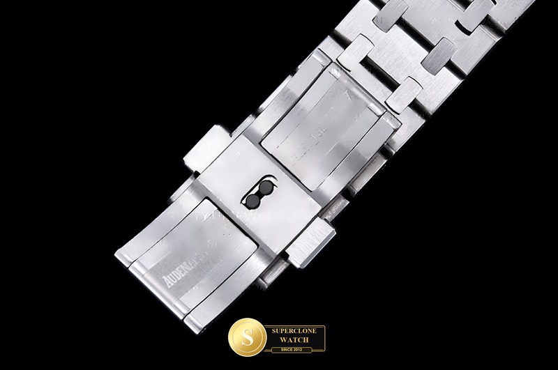Audemars Piguet Ref. AP0867B ASIAN - On-Wrist Presence & Case Thickness View (Photo 13 of 24)