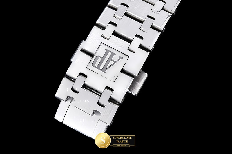 Audemars Piguet Ref. AP0870 ZF - On-Wrist Presence & Case Thickness View (Photo 11 of 25)