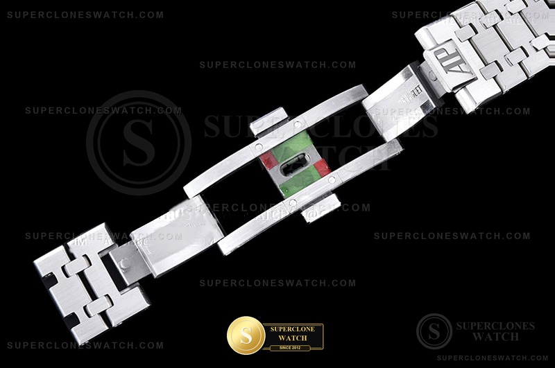 Audemars Piguet Ref. AP0870 ZF - Crown Guard & Dial Lume Verification (Photo 12 of 25)