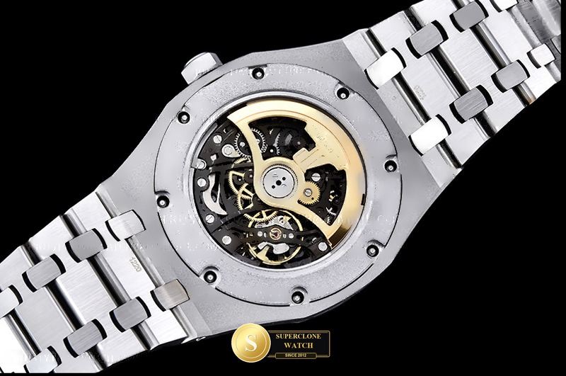 Audemars Piguet Ref. AP0870 ZF - On-Wrist Presence & Case Thickness View (Photo 19 of 25)