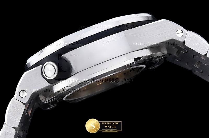Audemars Piguet Ref. AP0876 APSF - On-Wrist Presence & Case Thickness View (Photo 15 of 26)