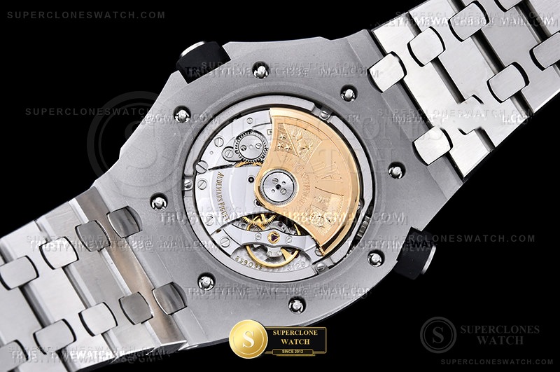 Audemars Piguet Ref. AP0876 APSF - On-Wrist Presence & Case Thickness View (Photo 19 of 26)