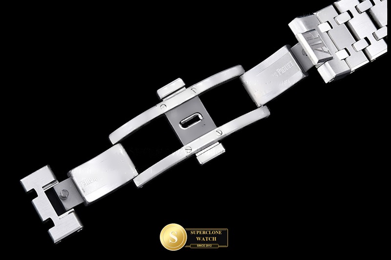 Audemars Piguet Ref. AP0879B ASIAN - On-Wrist Presence & Case Thickness View (Photo 11 of 23)