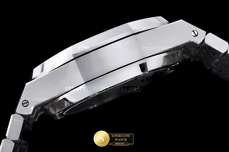 Audemars Piguet Ref. AP0879D ASIAN - On-Wrist Presence & Case Thickness View (Photo 15 of 23)