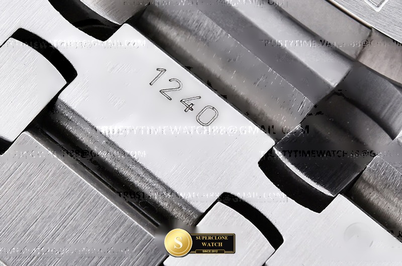 Audemars Piguet Ref. AP0879G ASIAN - Crown Guard & Dial Lume Verification (Photo 16 of 23)