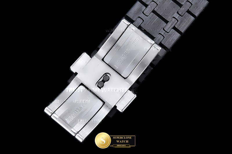 Audemars Piguet Ref. 26240 APSF - On-Wrist Presence & Case Thickness View (Photo 13 of 24)
