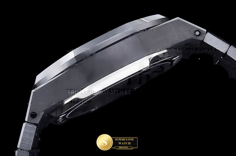 Audemars Piguet Ref. 26240 APSF - On-Wrist Presence & Case Thickness View (Photo 15 of 24)